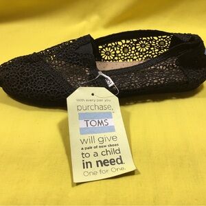 TOMS Women’s Black Crochet Slip-On SZ 8